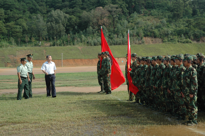 易院长阅兵:【花都武警8734部队】