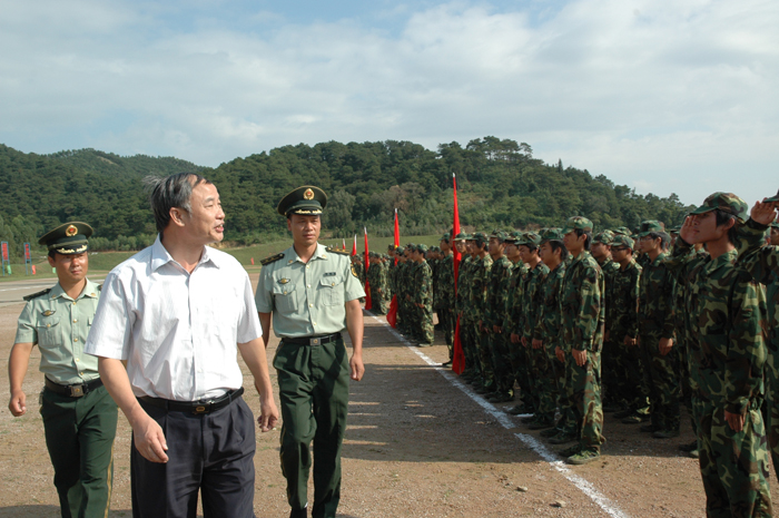 易院长阅兵:【花都武警8734部队】