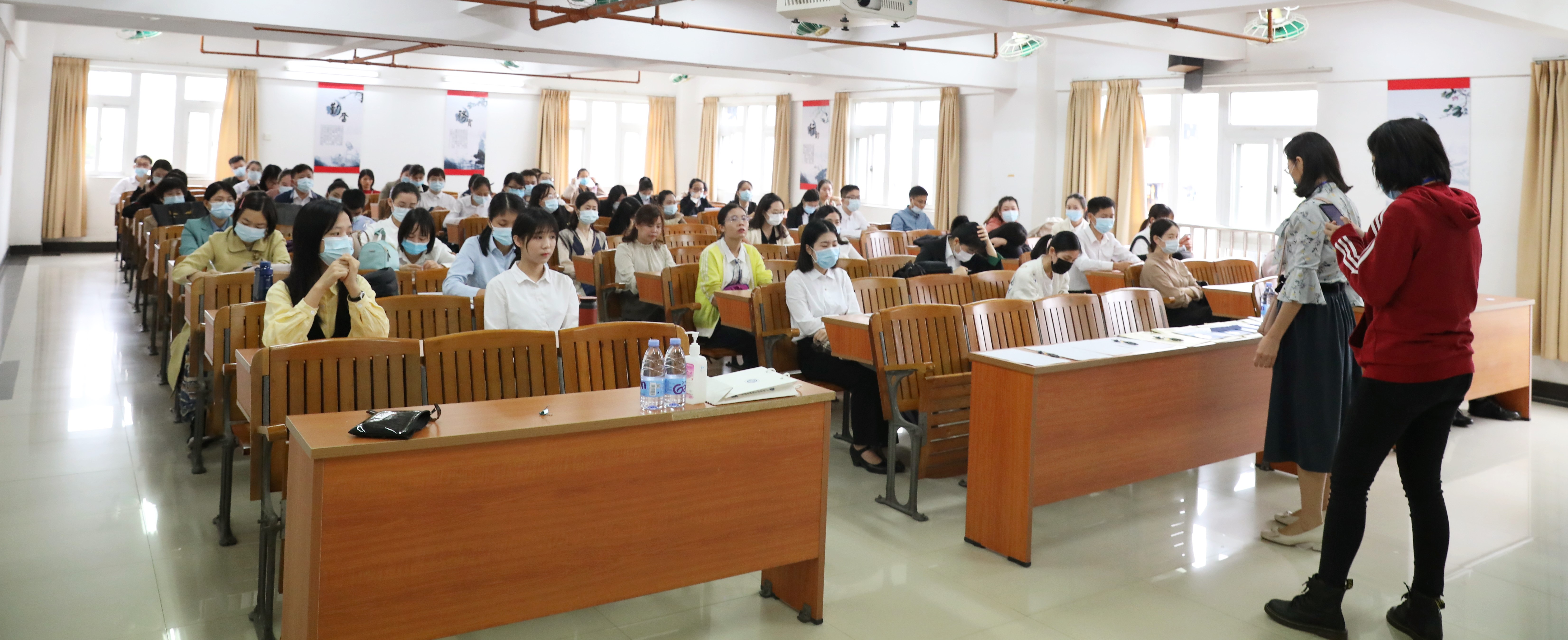 学校2020年公开招聘工作人员面试圆满完成