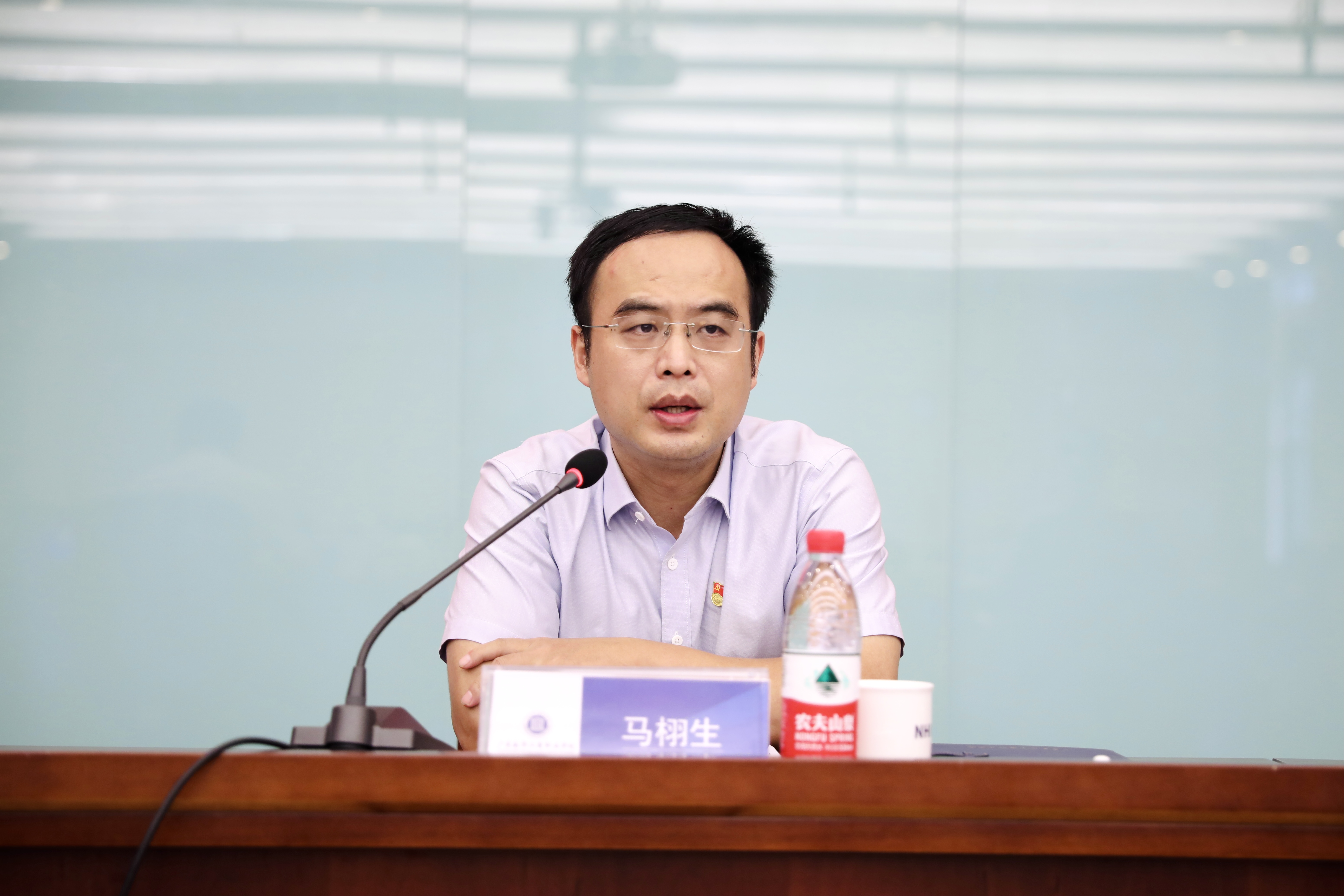 党委书记,校长马栩生作动员讲话,会议由纪委书记韦秀华主持.